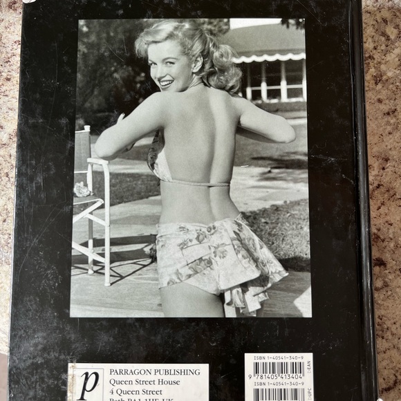 Marilyn Monroe Book - Picture 2 of 16